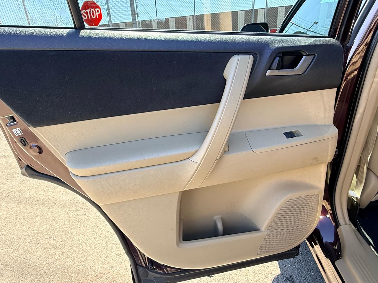 Toyota Highlander 4WD 4dr V6 (Natl) 2013