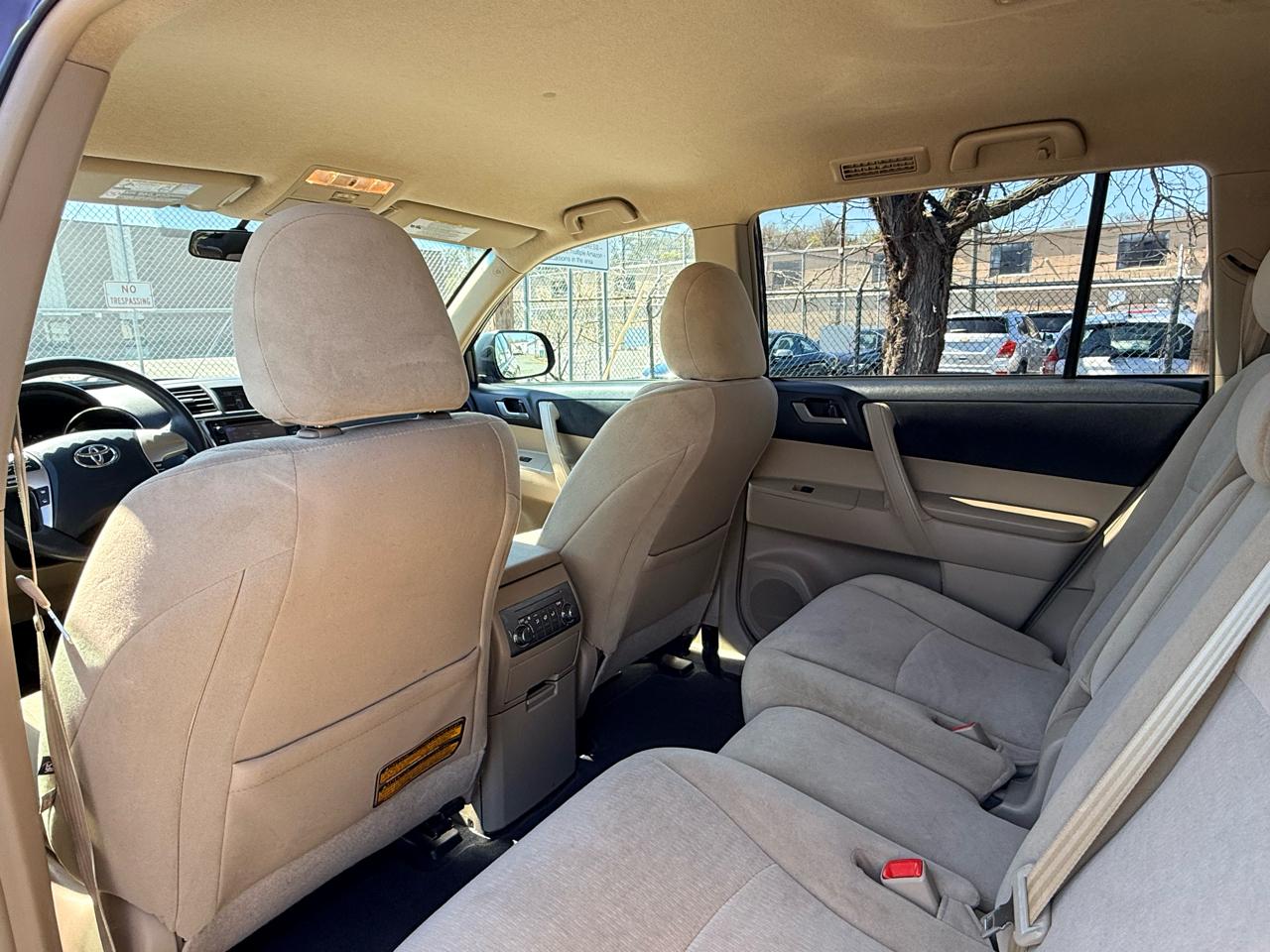 Toyota Highlander 4WD 4dr V6 (Natl) 2013