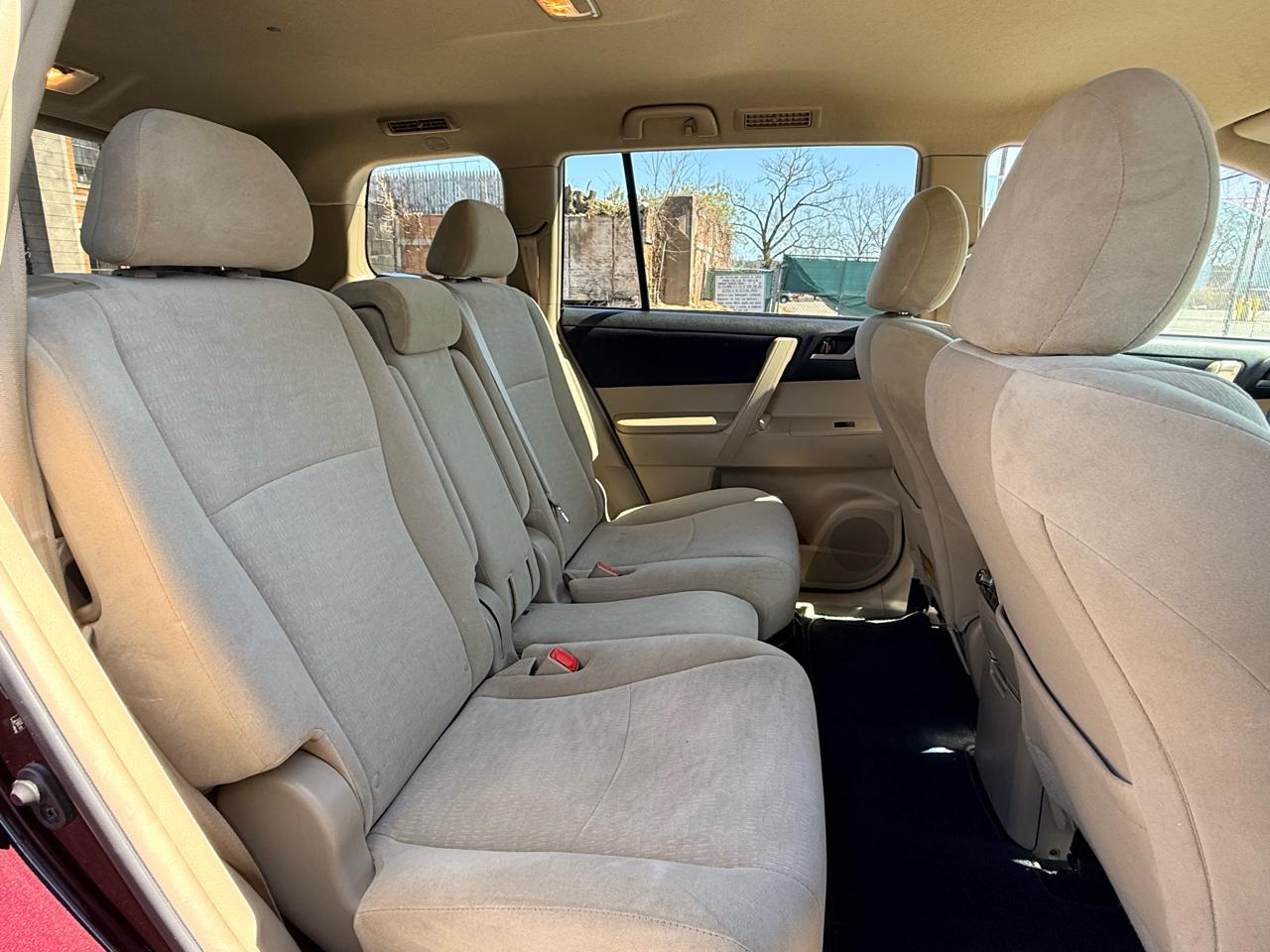 Toyota Highlander 4WD 4dr V6 (Natl) 2013