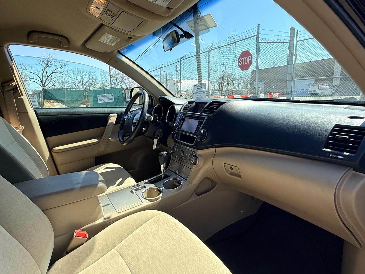 Toyota Highlander 4WD 4dr V6 (Natl) 2013