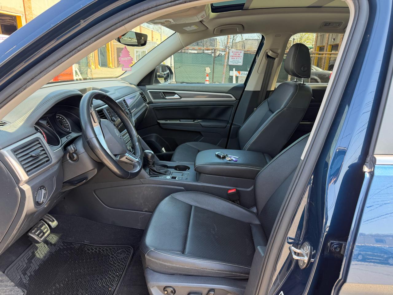 Volkswagen Atlas 2021.5 3.6L V6 SE w/Technology R-Line FWD 2021