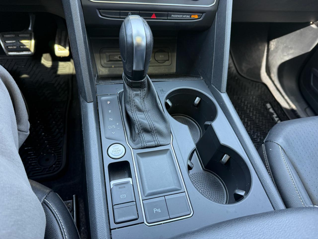 Volkswagen Atlas 2021.5 3.6L V6 SE w/Technology R-Line FWD 2021