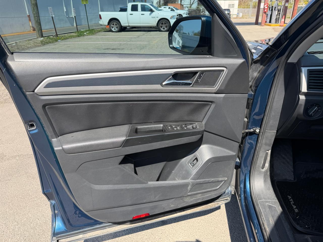 Volkswagen Atlas 2021.5 3.6L V6 SE w/Technology R-Line FWD 2021