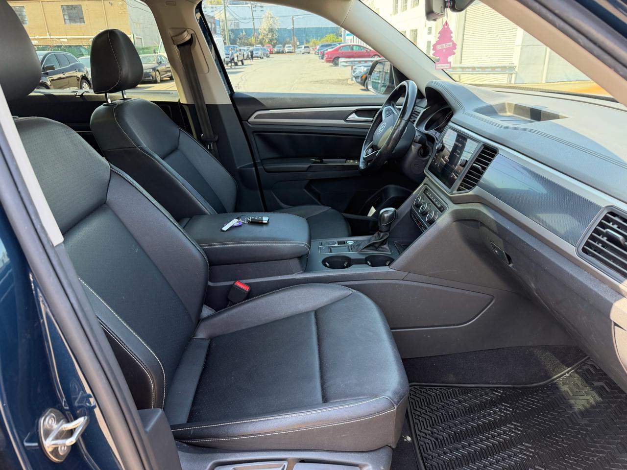 Volkswagen Atlas 2021.5 3.6L V6 SE w/Technology R-Line FWD 2021