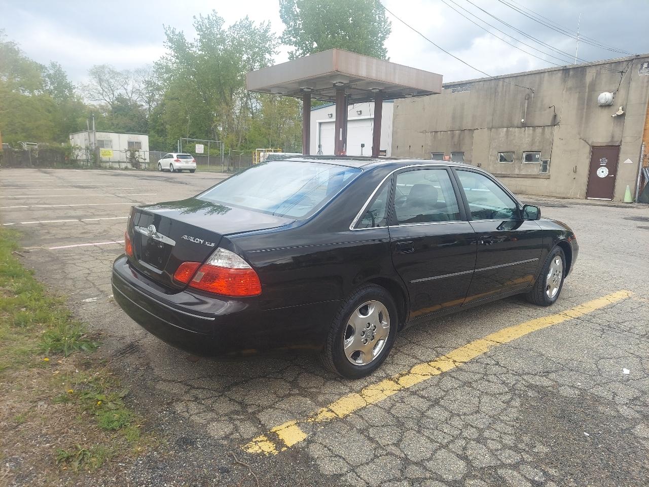 Toyota Avalon 4dr Sdn XLS w/Bench Seat (Natl) 2004