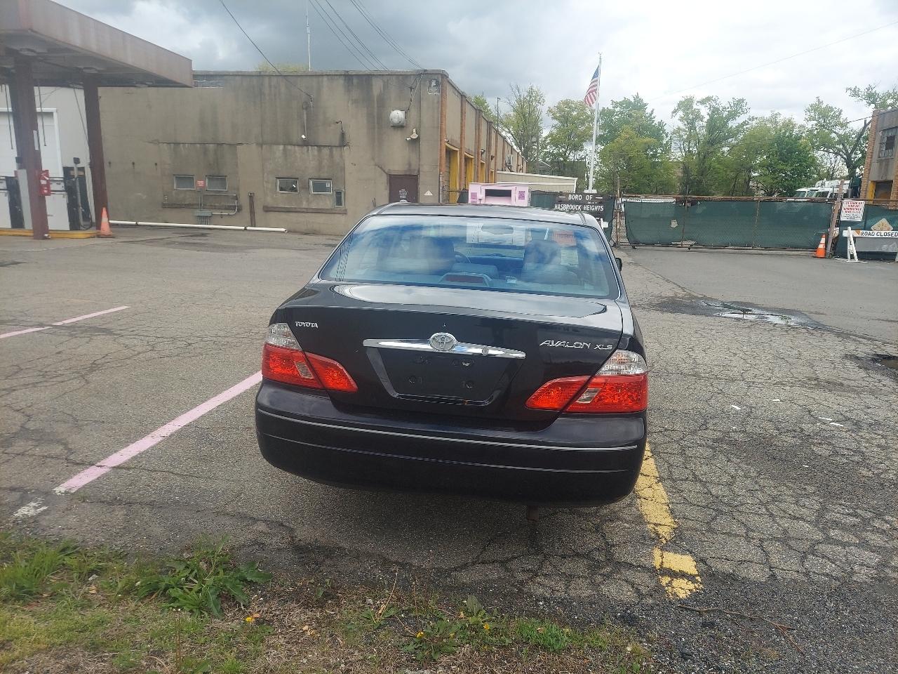 Toyota Avalon 4dr Sdn XLS w/Bench Seat (Natl) 2004