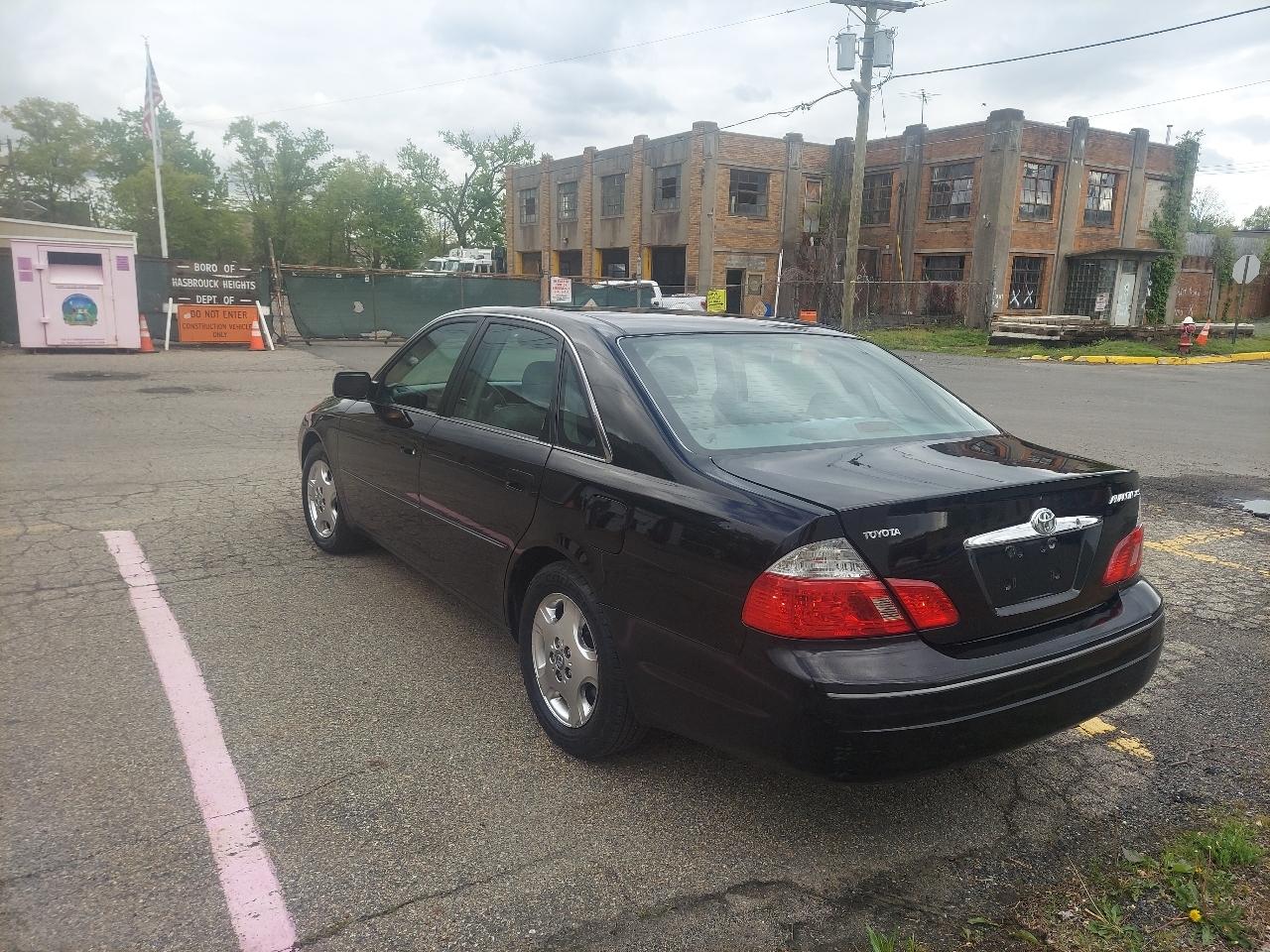 Toyota Avalon 4dr Sdn XLS w/Bench Seat (Natl) 2004