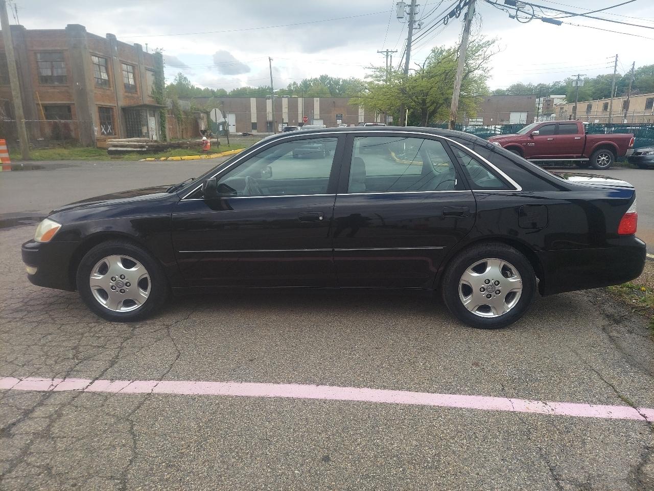 Toyota Avalon 4dr Sdn XLS w/Bench Seat (Natl) 2004