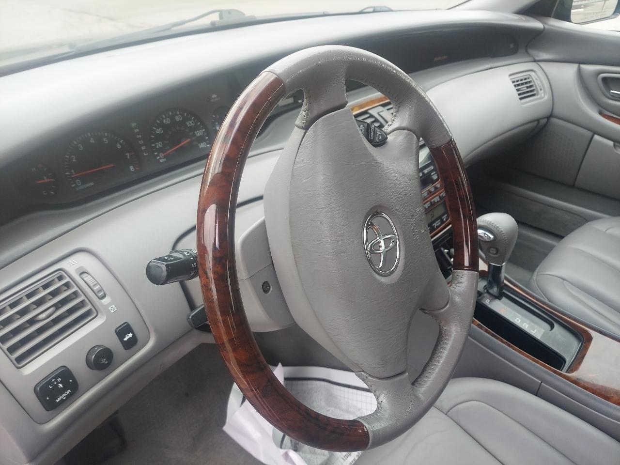 Toyota Avalon 4dr Sdn XLS w/Bench Seat (Natl) 2004