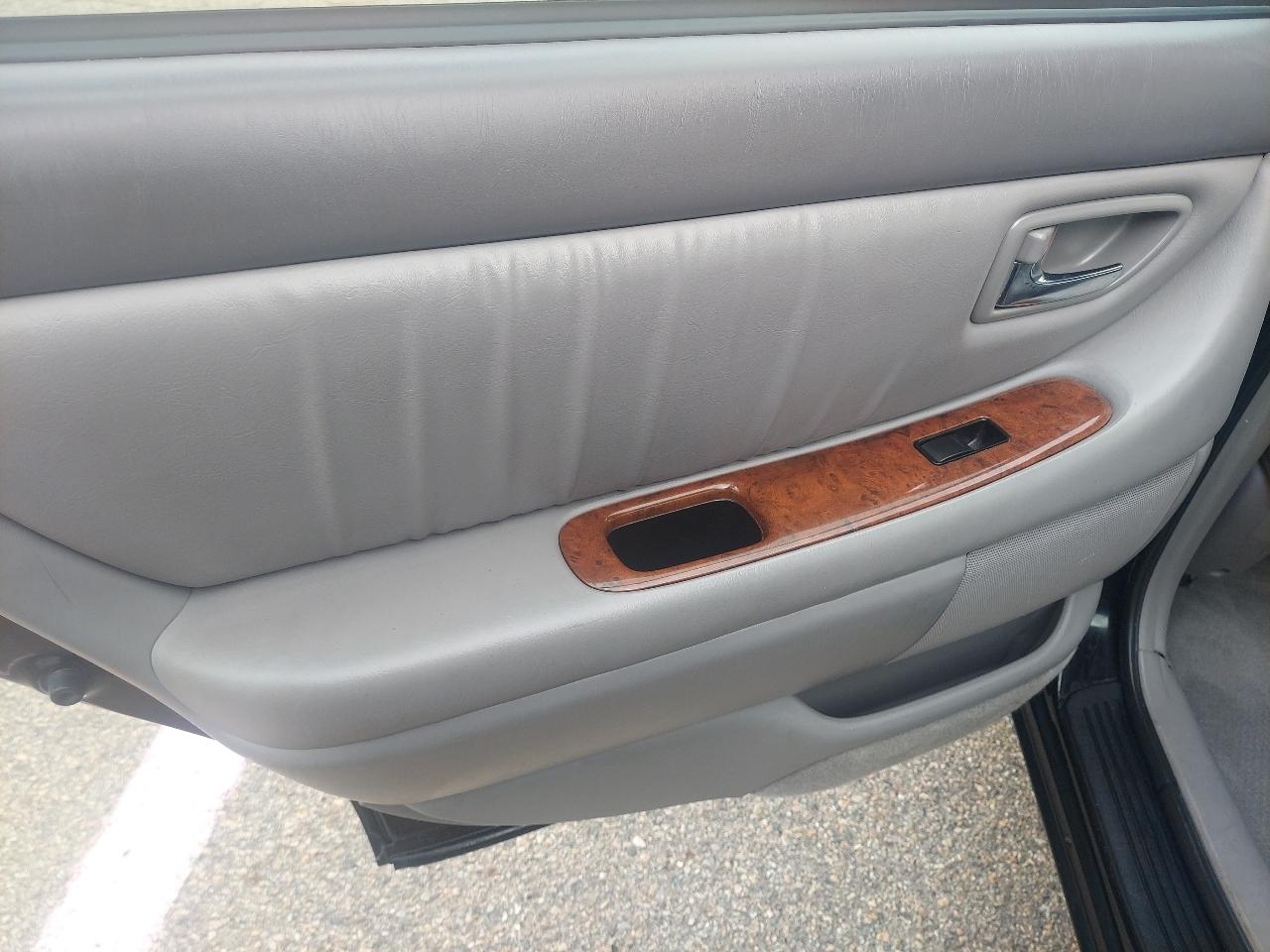 Toyota Avalon 4dr Sdn XLS w/Bench Seat (Natl) 2004