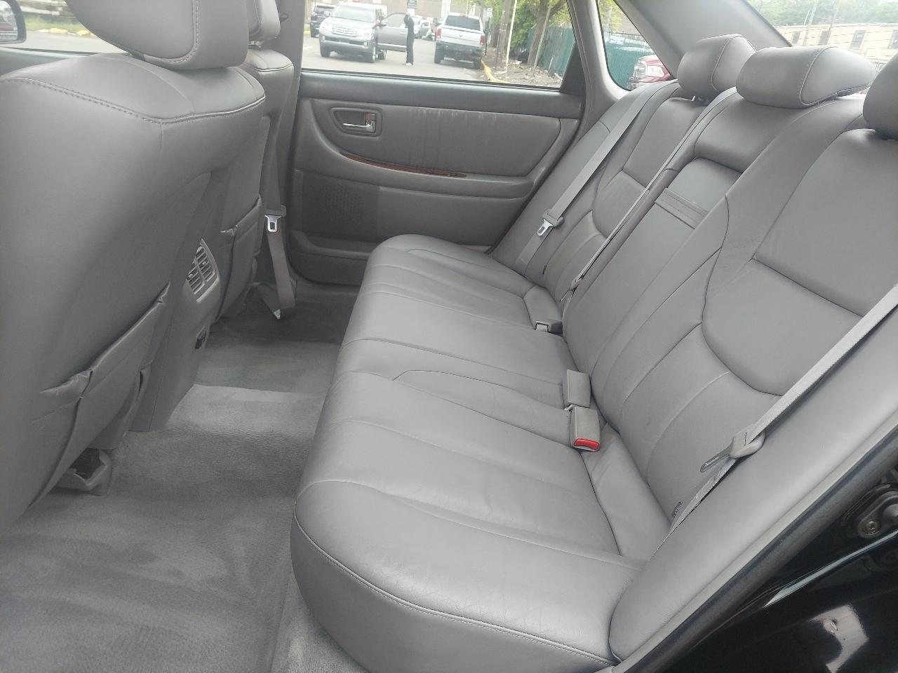 Toyota Avalon 4dr Sdn XLS w/Bench Seat (Natl) 2004