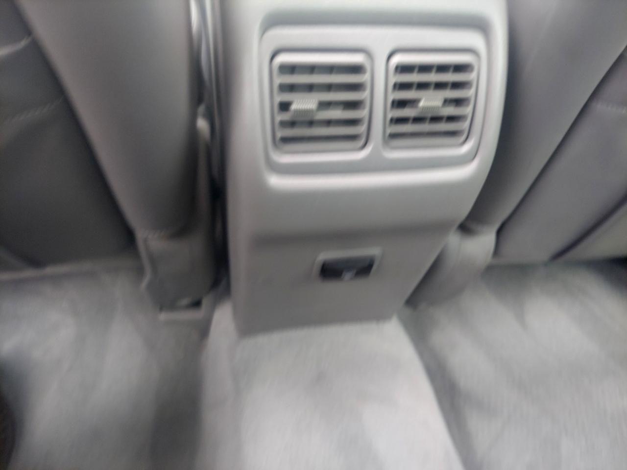 Toyota Avalon 4dr Sdn XLS w/Bench Seat (Natl) 2004