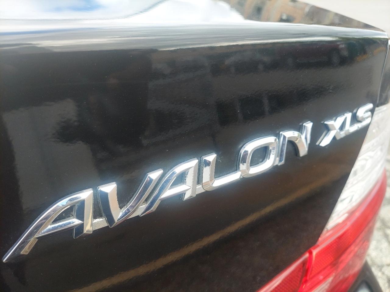 Toyota Avalon 4dr Sdn XLS w/Bench Seat (Natl) 2004