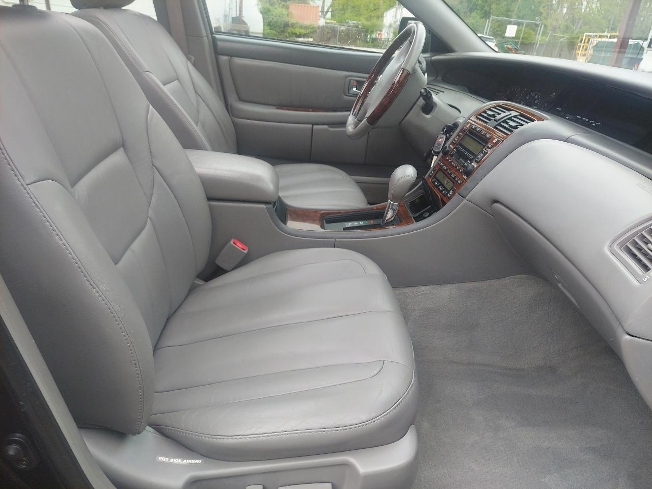 Toyota Avalon 4dr Sdn XLS w/Bench Seat (Natl) 2004