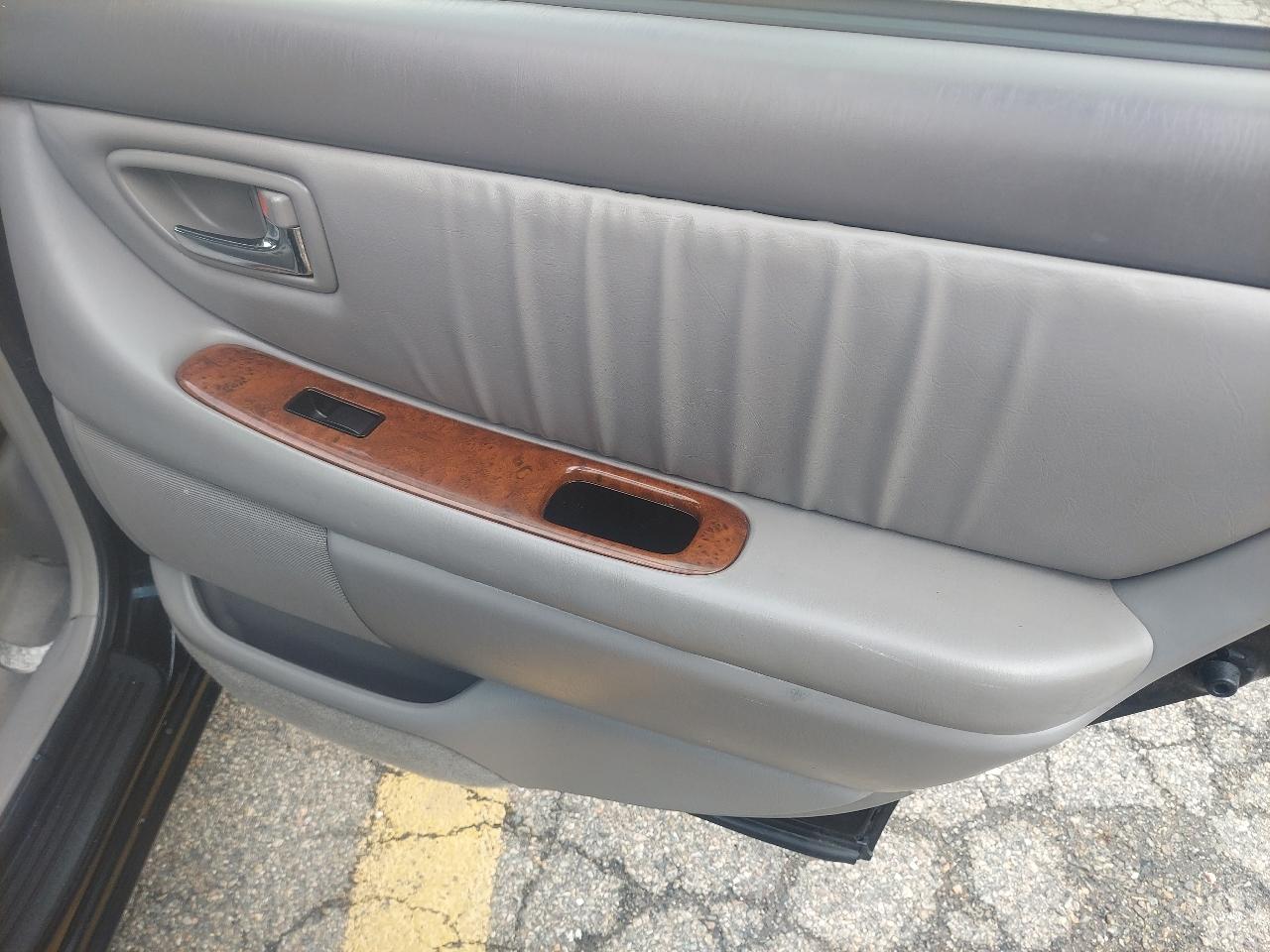 Toyota Avalon 4dr Sdn XLS w/Bench Seat (Natl) 2004