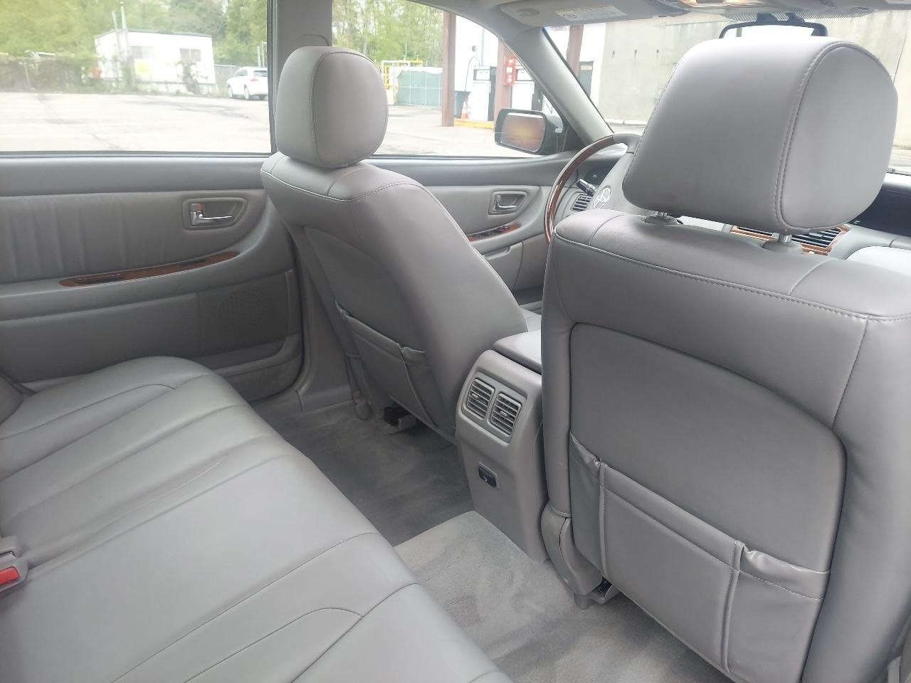 Toyota Avalon 4dr Sdn XLS w/Bench Seat (Natl) 2004