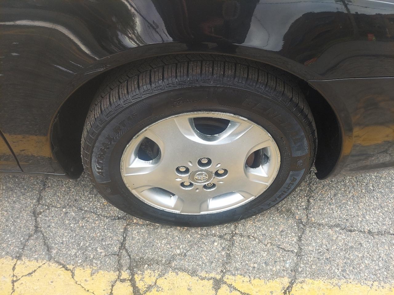 Toyota Avalon 4dr Sdn XLS w/Bench Seat (Natl) 2004