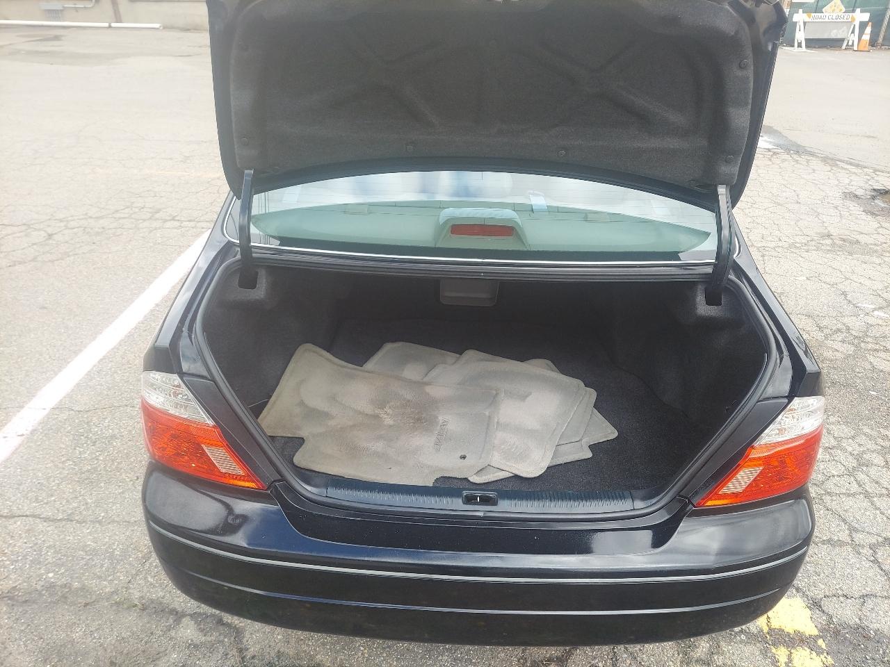 Toyota Avalon 4dr Sdn XLS w/Bench Seat (Natl) 2004