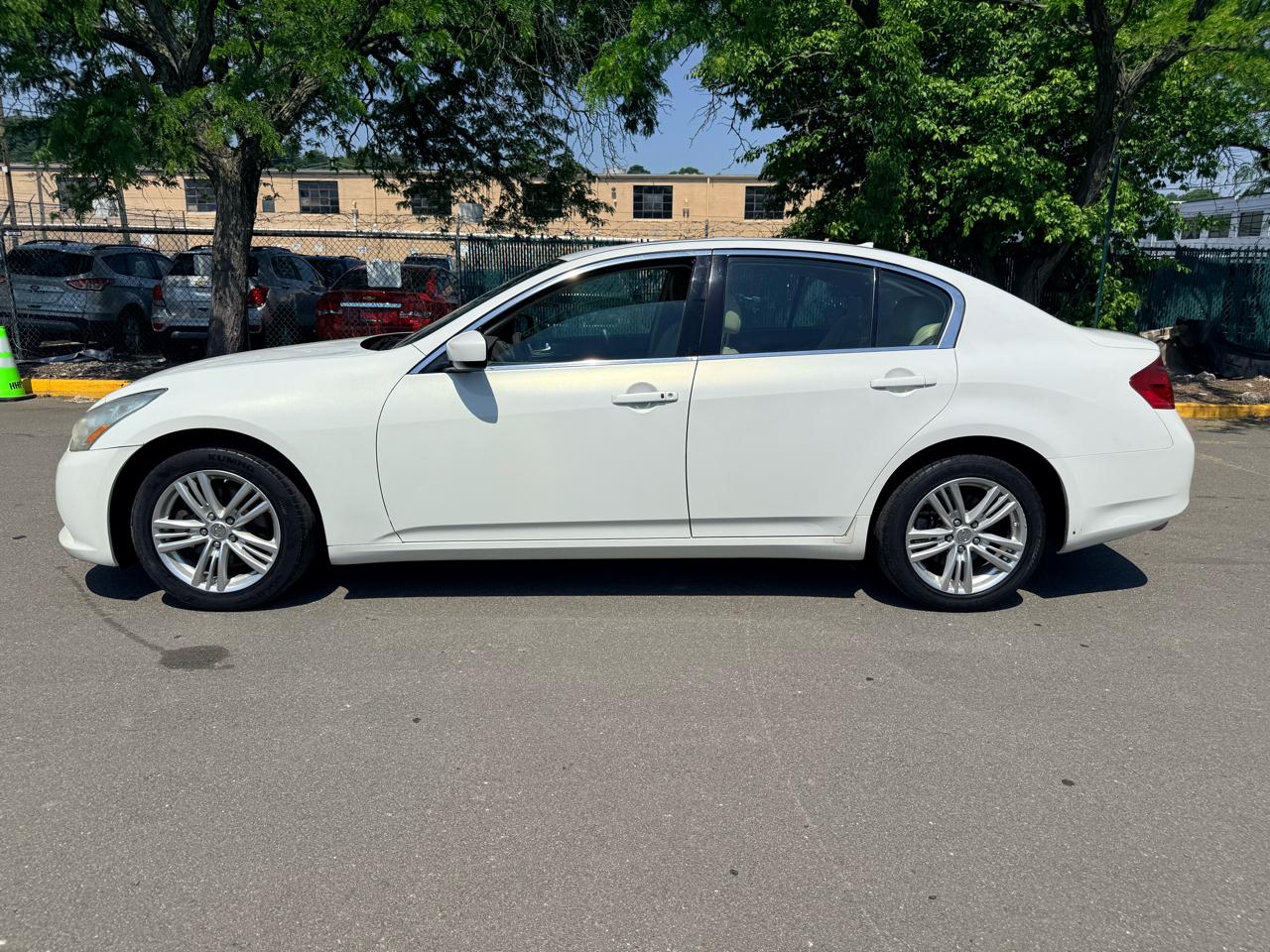 Infiniti G37 Sedan 4dr x AWD 2012