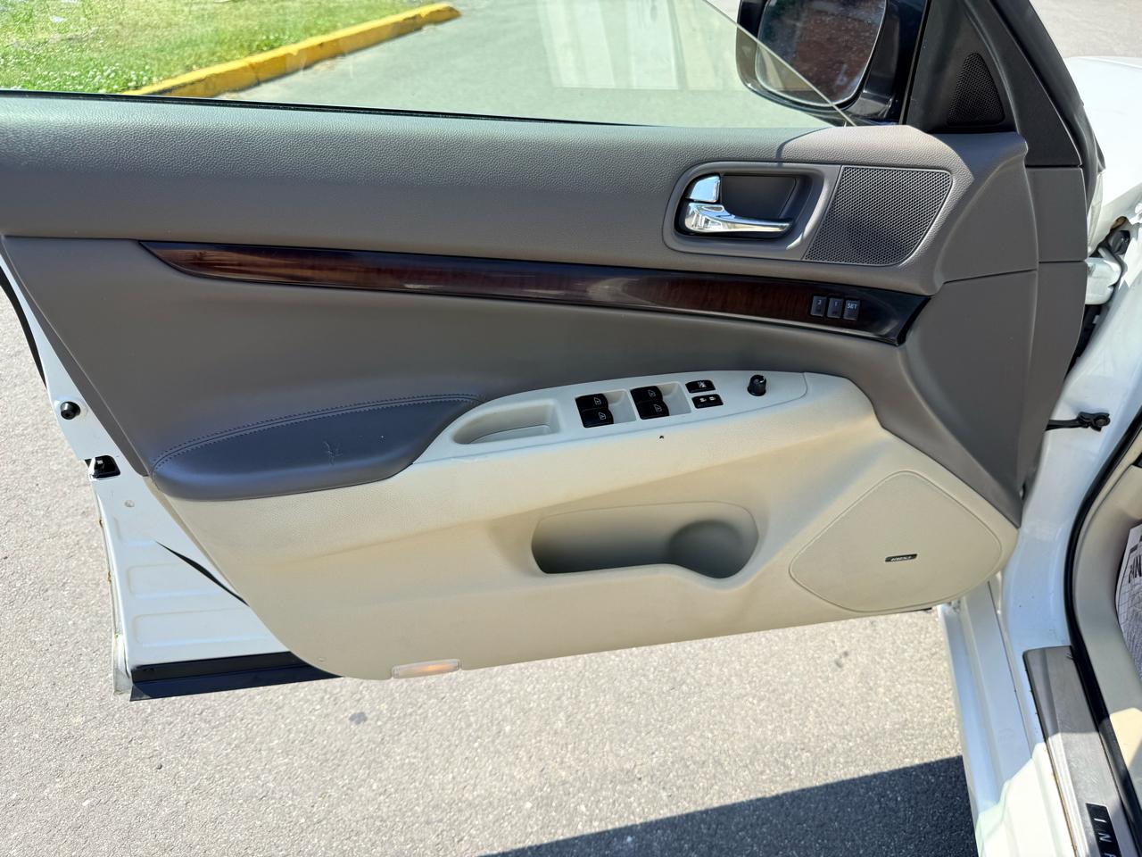 Infiniti G37 Sedan 4dr x AWD 2012