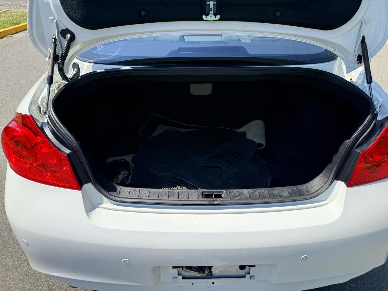 Infiniti G37 Sedan 4dr x AWD 2012