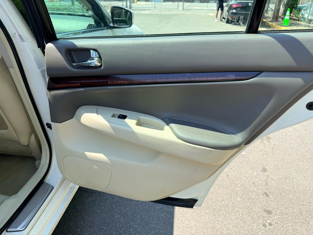 Infiniti G37 Sedan 4dr x AWD 2012