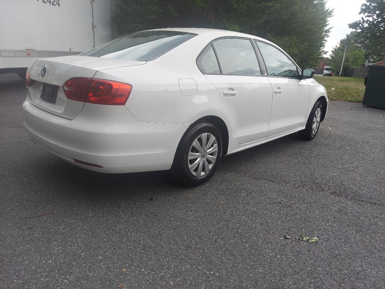 Volkswagen Jetta Sedan 4dr Auto S 2014