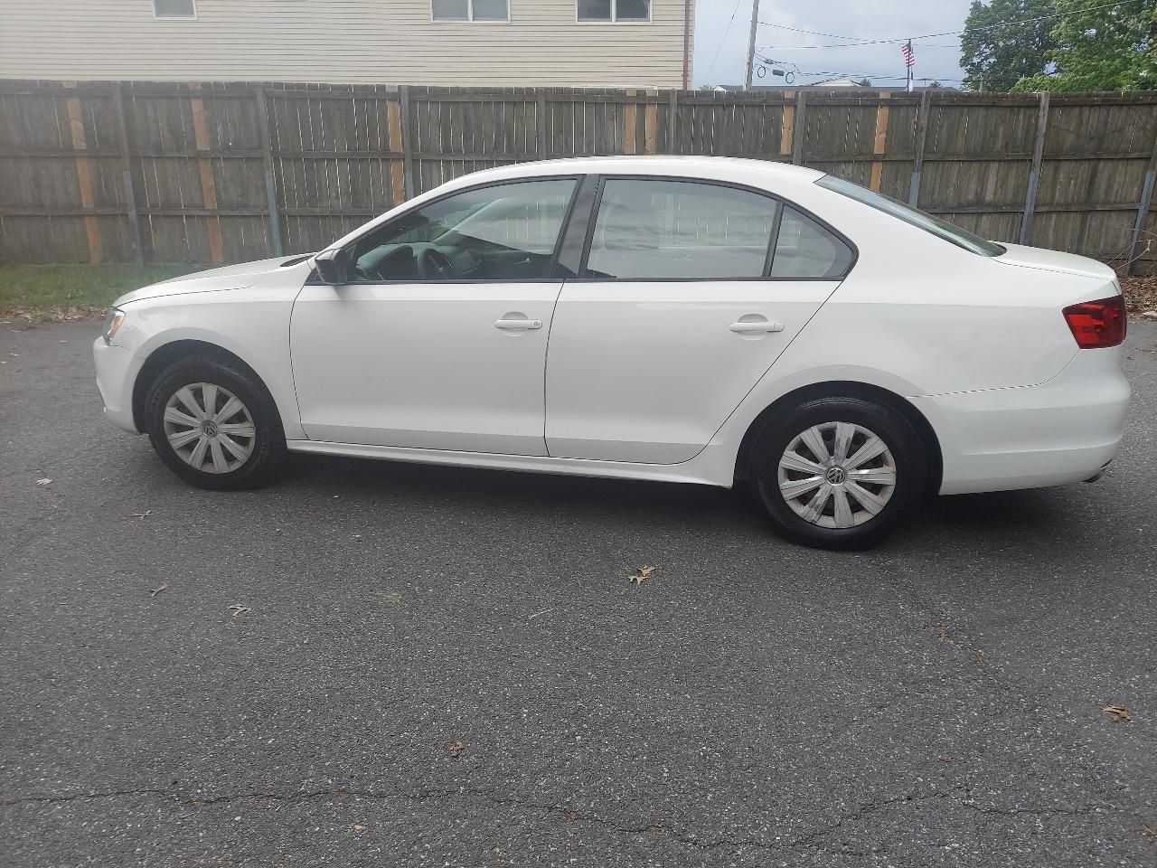 Volkswagen Jetta Sedan 4dr Auto S 2014