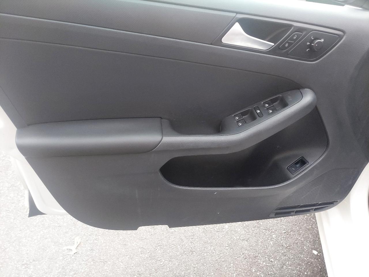 Volkswagen Jetta Sedan 4dr Auto S 2014