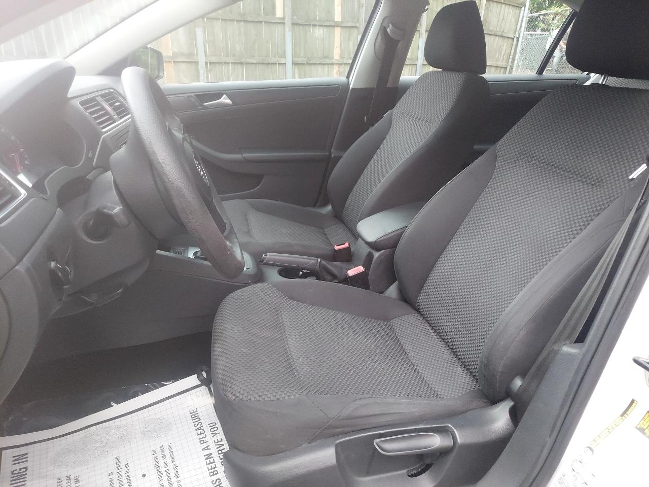 Volkswagen Jetta Sedan 4dr Auto S 2014