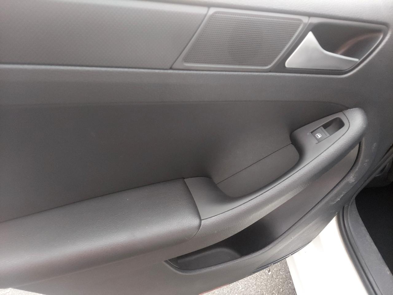 Volkswagen Jetta Sedan 4dr Auto S 2014