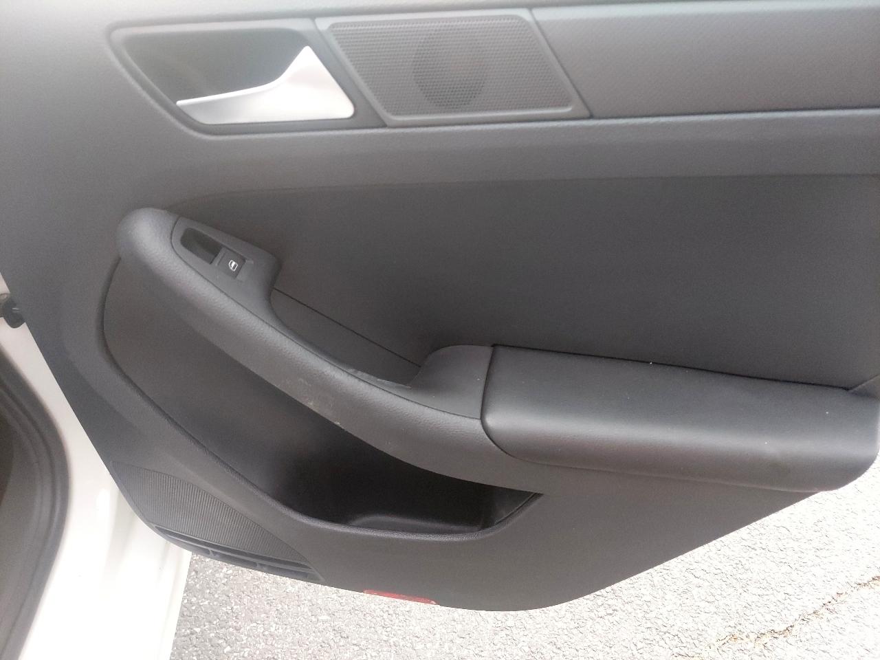 Volkswagen Jetta Sedan 4dr Auto S 2014