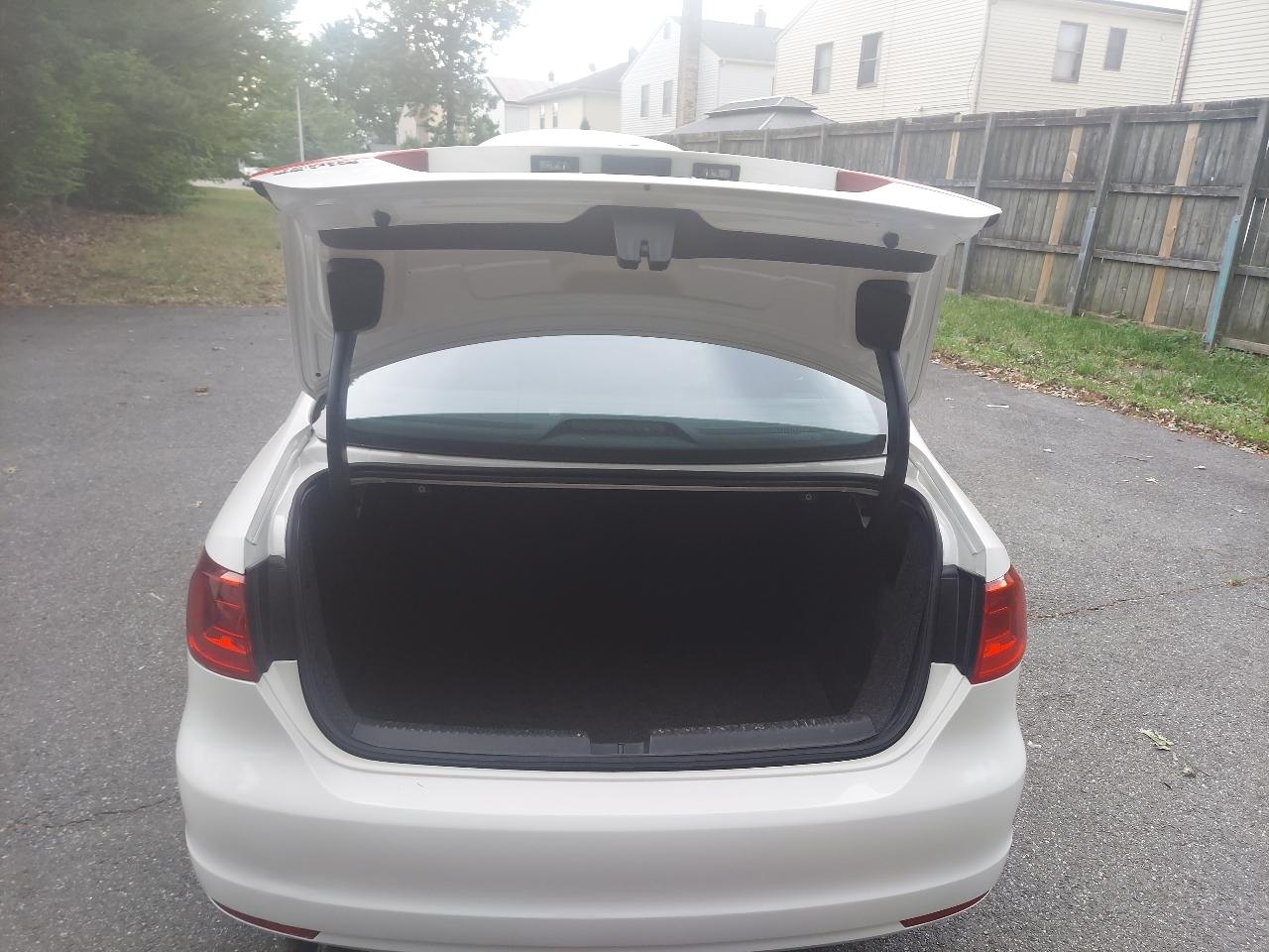 Volkswagen Jetta Sedan 4dr Auto S 2014