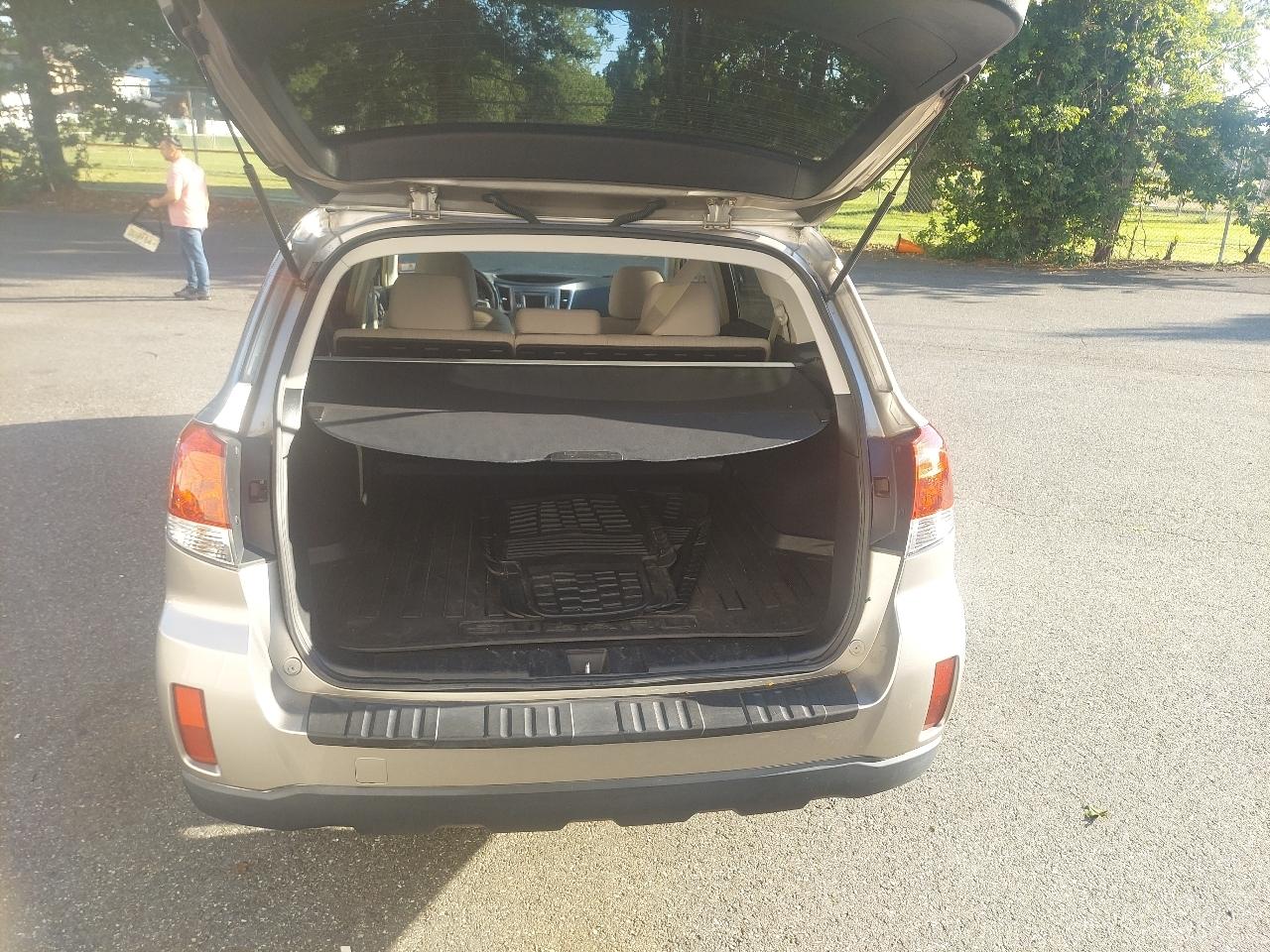 Subaru Outback 4dr Wgn H4 Auto 2.5i Premium 2014