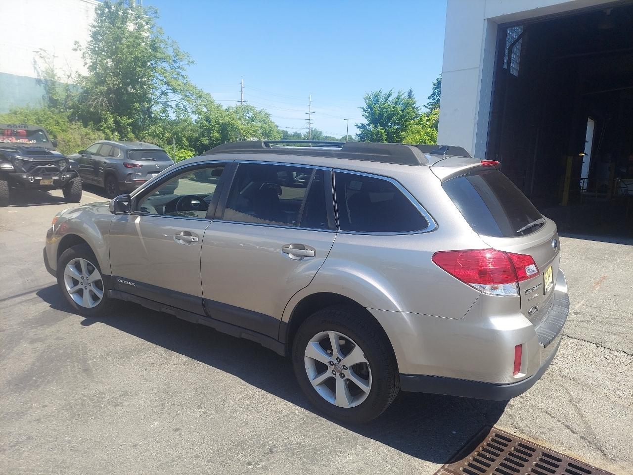 Subaru Outback 4dr Wgn H4 Auto 2.5i Premium 2014