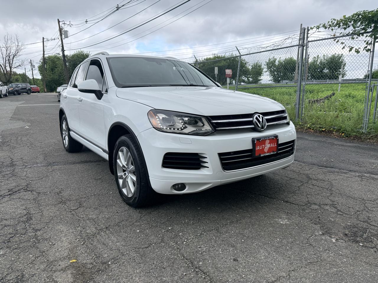 Volkswagen Touareg 4dr 3.6L Sport w/Nav 2014