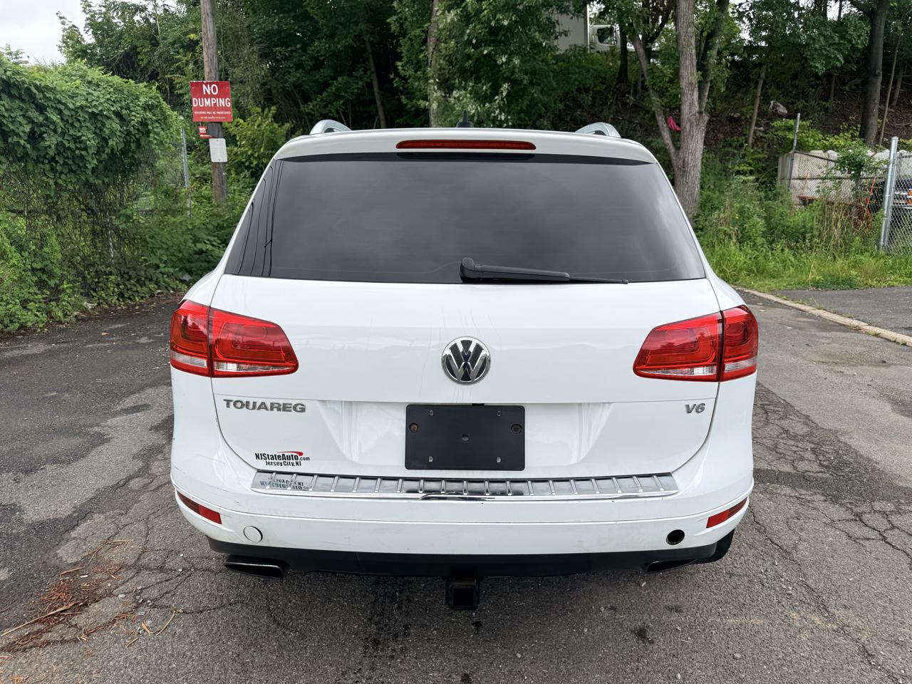 Volkswagen Touareg 4dr 3.6L Sport w/Nav 2014