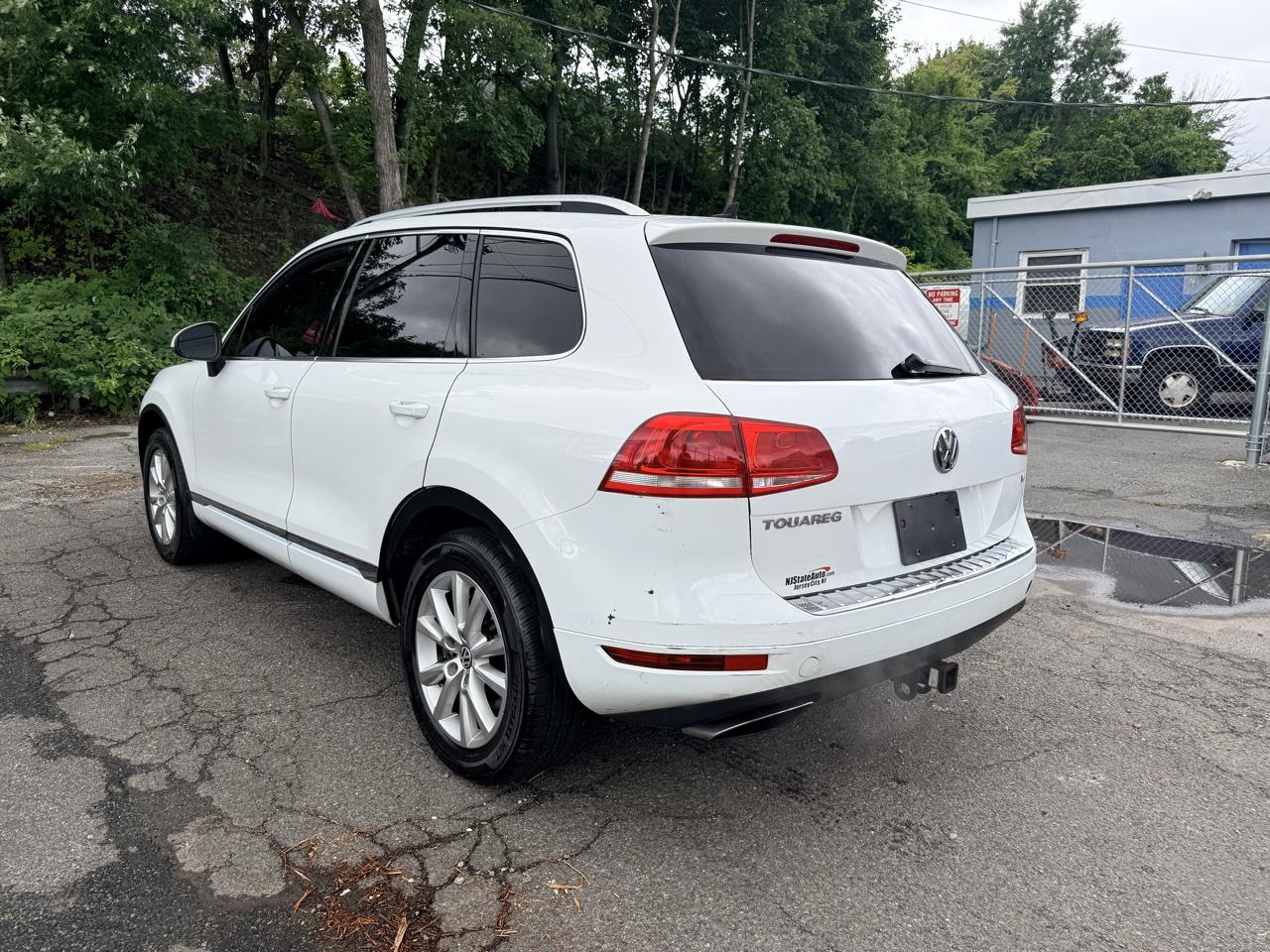 Volkswagen Touareg 4dr 3.6L Sport w/Nav 2014