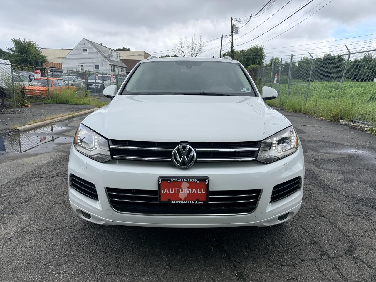 Volkswagen Touareg 4dr 3.6L Sport w/Nav 2014