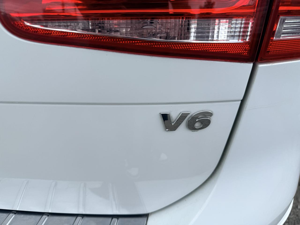 Volkswagen Touareg 4dr 3.6L Sport w/Nav 2014