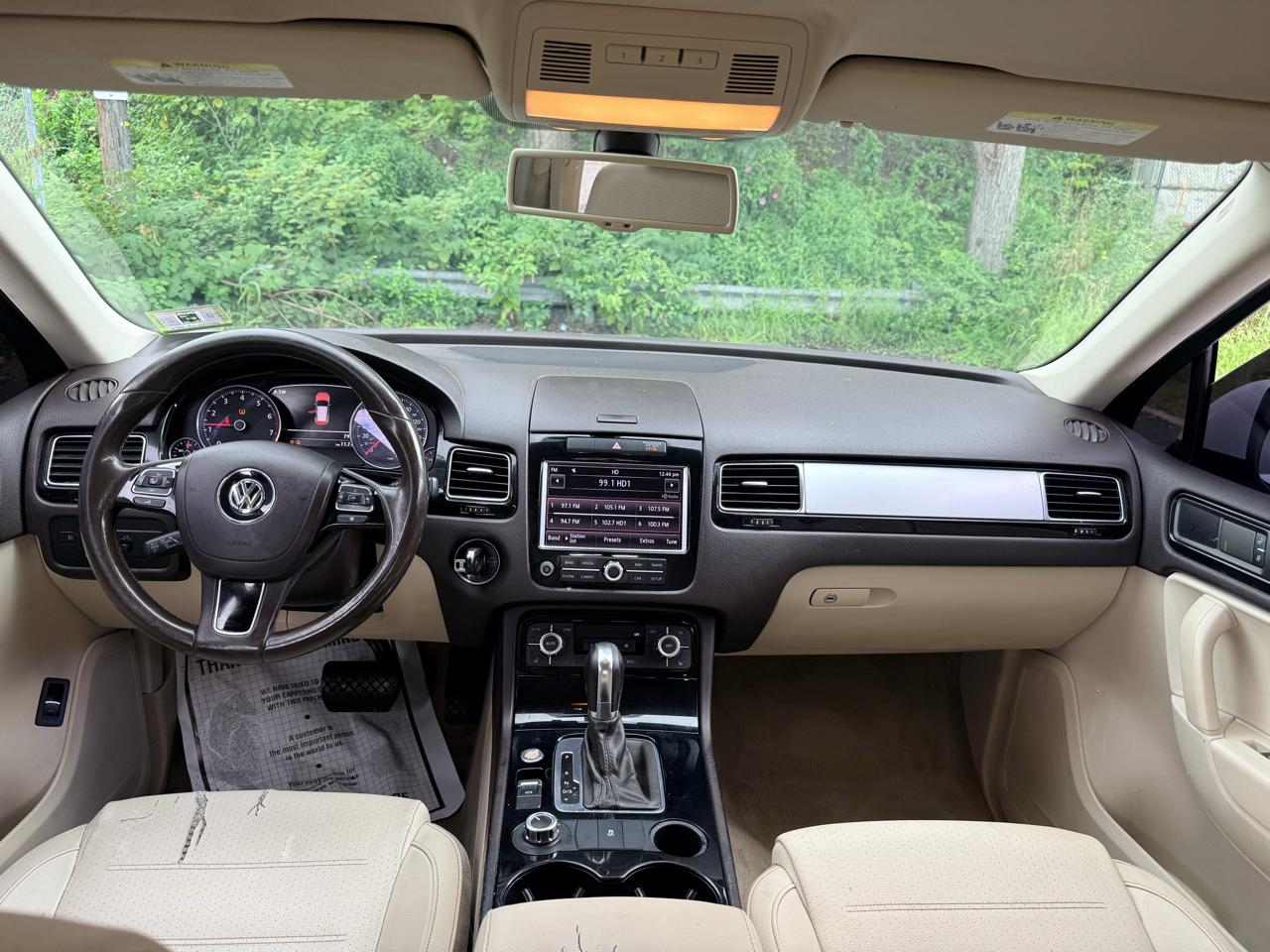 Volkswagen Touareg 4dr 3.6L Sport w/Nav 2014