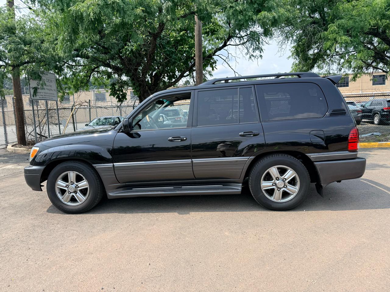 Lexus LX 470 4dr SUV 2006