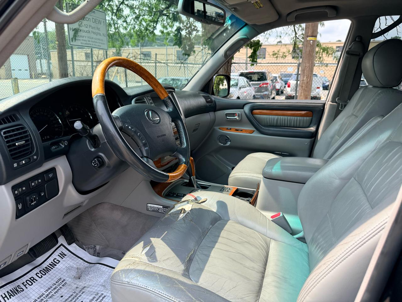 Lexus LX 470 4dr SUV 2006