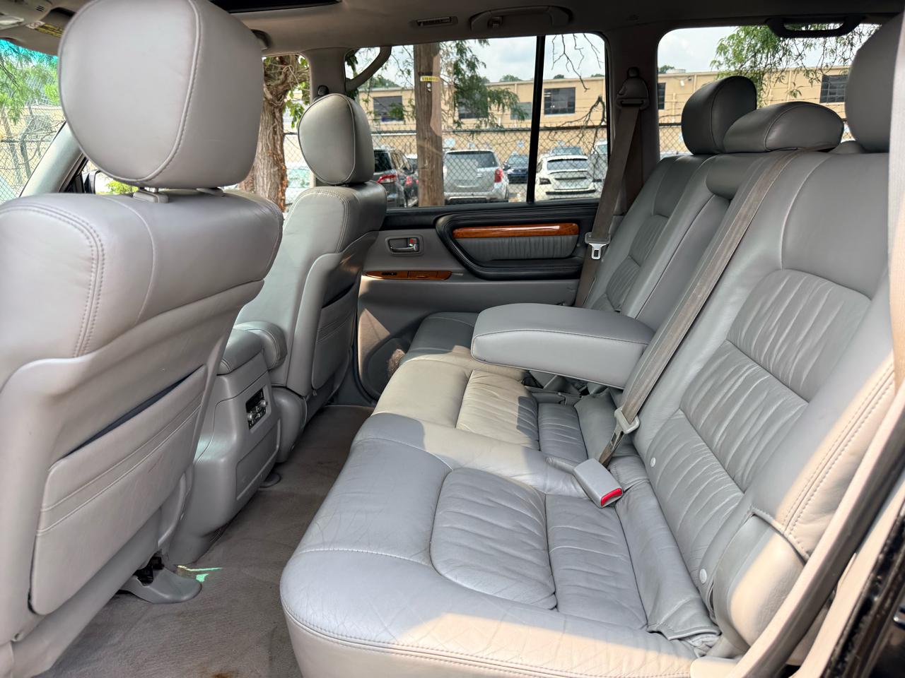 Lexus LX 470 4dr SUV 2006