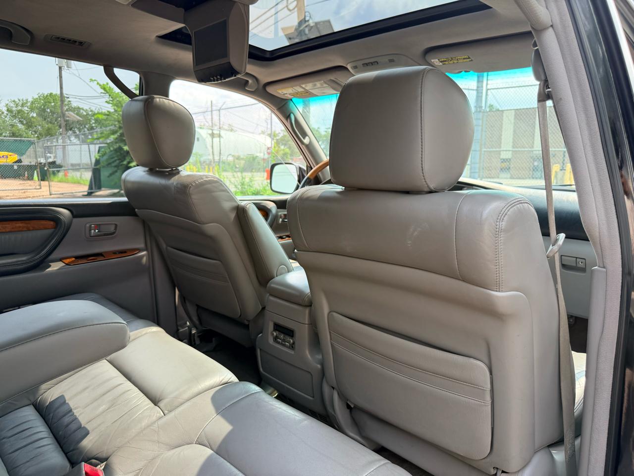 Lexus LX 470 4dr SUV 2006
