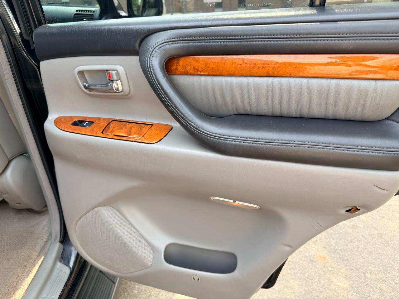 Lexus LX 470 4dr SUV 2006
