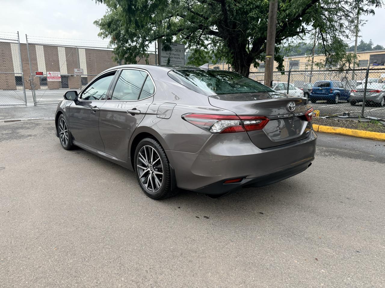 Toyota Camry XLE Auto (Natl) 2021