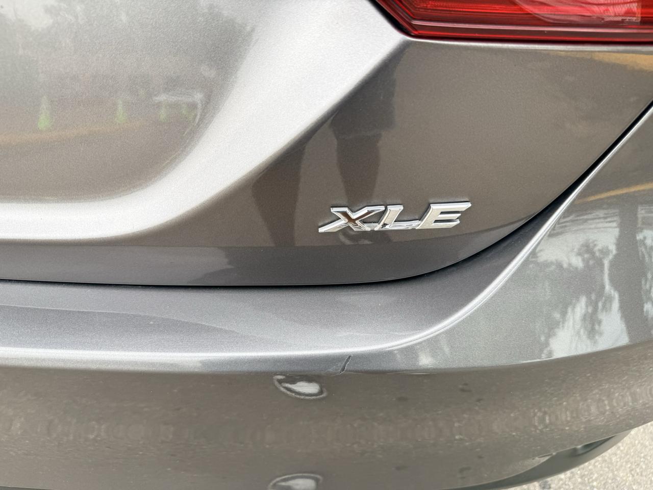 Toyota Camry XLE Auto (Natl) 2021