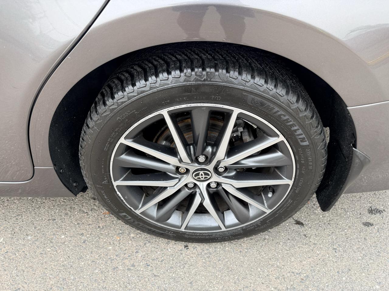 Toyota Camry XLE Auto (Natl) 2021