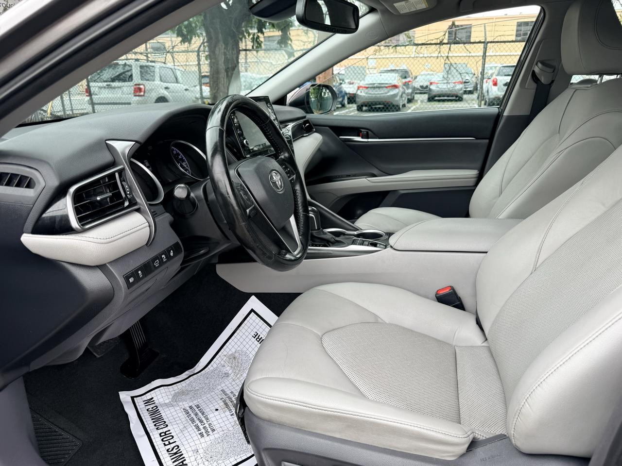 Toyota Camry XLE Auto (Natl) 2021